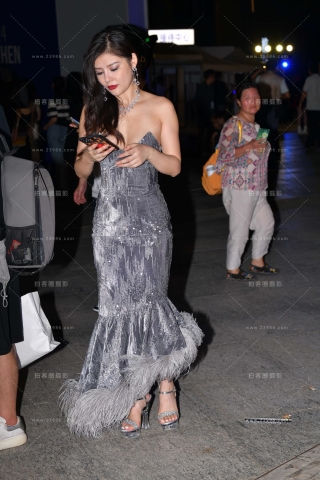 晚装长裙性感女郎