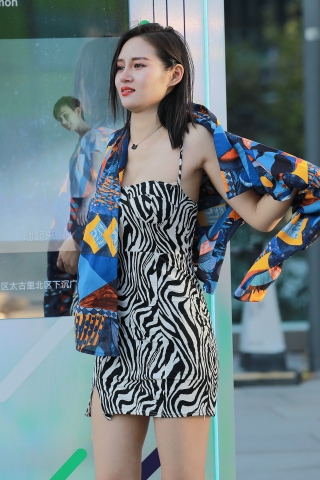 【玻璃街拍】包臀裙小姐姐-舞