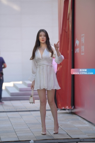 性感白裙高跟美女