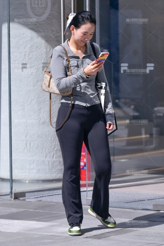 ★微丰腴紧身裤美女