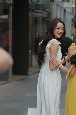 高颜值双胞胎 街头的靓丽风景