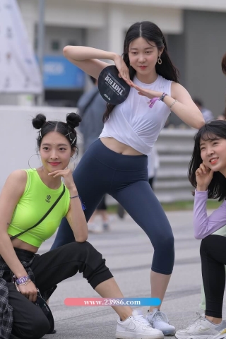 紧身瑜伽裤美女