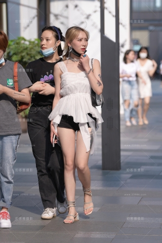 【视觉冲击赛贴】逆光de热裤玉腿女孩