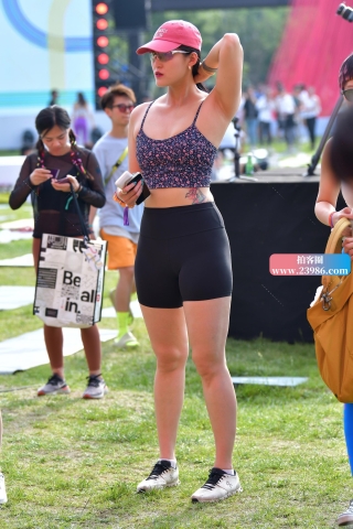 ★高挑运动瑜伽短裤美女