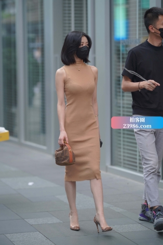 街拍长裙高跟美女