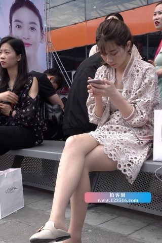 4K - 精致的脸庞，镂空裙肉丝美女 [2.22 GB/MP4]（视频版）