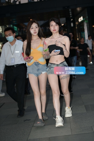 茂密深林热裤长腿姐妹，【春光乍......】