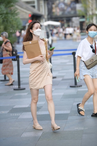 街拍气质美女小姐姐