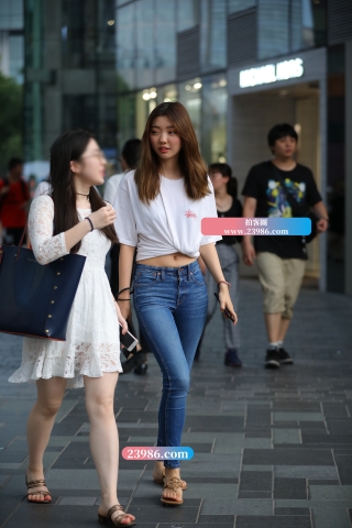 【视觉冲击赛帖】抽烟的紧牛美眉