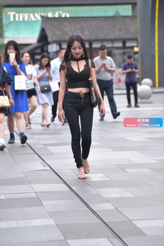 【视觉冲击赛贴】GG皮带，露腰，紧牛小姐姐