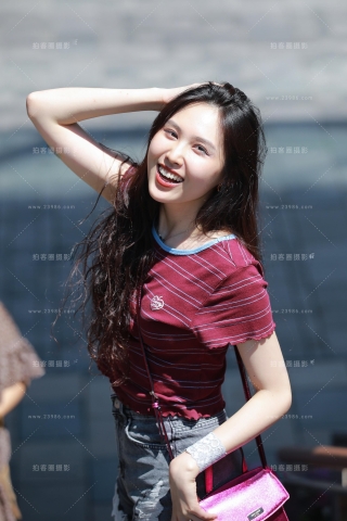 热裤漂亮小姐姐