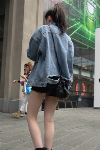 4K - 街拍苗条身材超短热裤美女姐姐 [1.15 GB/MP4]（视频版）