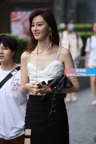 骨感高挑街拍美女姐姐