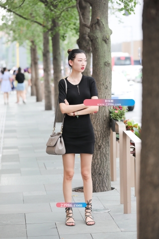 【辉辉赛贴】丸子头长腿漂亮小姐姐