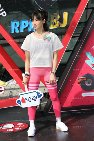 【欧阳赛贴】爱拍照的美女