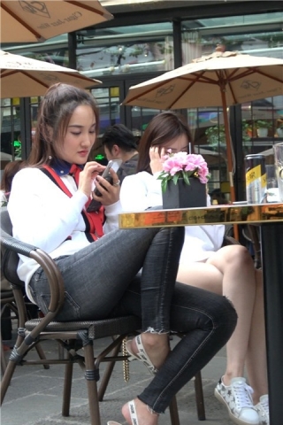 4K 超高颜值牛仔裤高跟鞋美女（视频版）