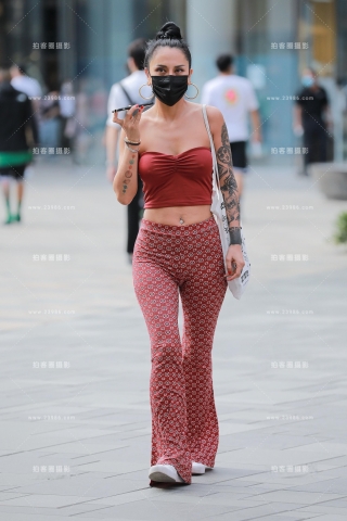 【玻璃赛帖】红色紧身裤