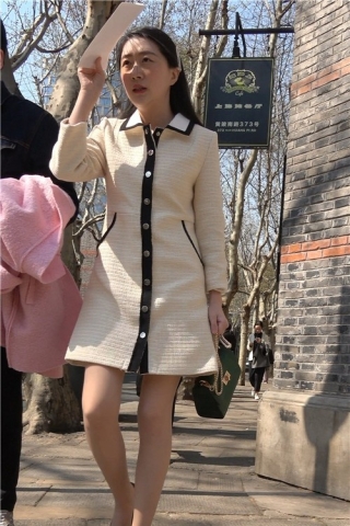 丝袜米色群气质街拍女神 [648 MB/MP4]（视频版）