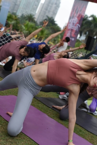 苗条女子场内+场外全程记录