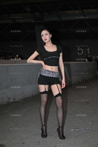 性感半高丝长腿美女