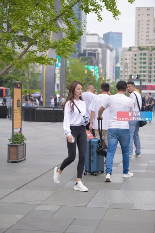 紧身瑜伽裤美眉