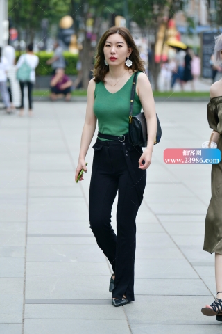 ★摇曳韵味黑裤美女