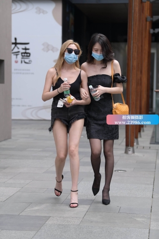 性感时尚街拍美女姐妹