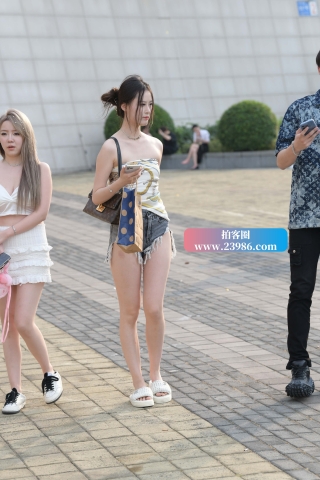 靓丽白皙热牛小姐姐