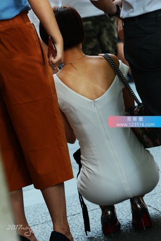 咔喳赛帖 ----深蹲方显姿色