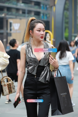 【视觉冲击赛贴】美少妇，俩闺蜜