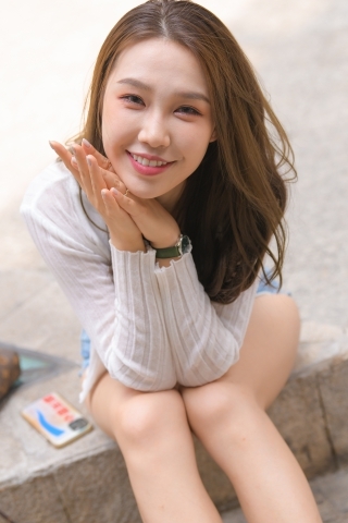 青春靓丽热裤女孩【原图+视频】