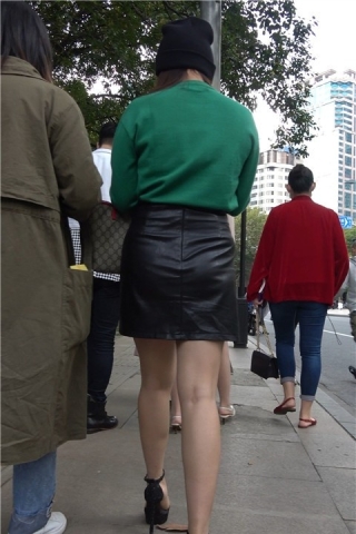 4K 黑色短裙高跟美腿性感美女（视频版）