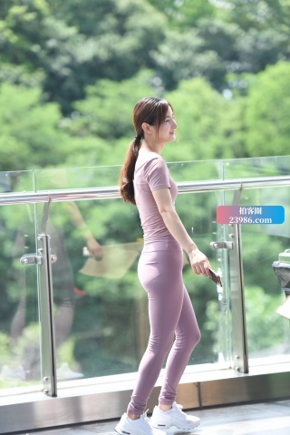 紫色瑜伽紧身美女