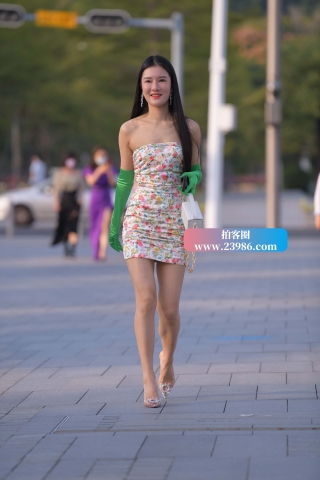 街拍碎花抹胸群少f