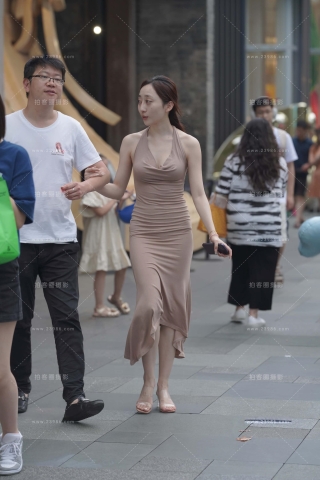 街拍长裙美女姐姐