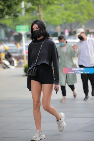 运动鞋美腿美眉