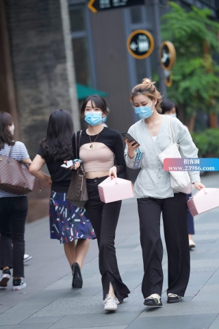 黑裤美女真漂亮