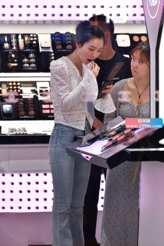 ★补妆牛仔裤美女