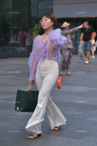 【视觉冲击赛贴】诱惑V领薄纱衣，干练白裤短发