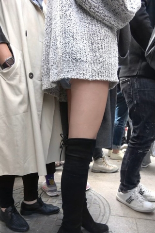 街拍美腿大姑娘 [682 MB/MP4]（视频版）