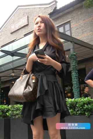 4K - 街拍米色高跟美妇 [1.71 GB/MP4]（视频版）