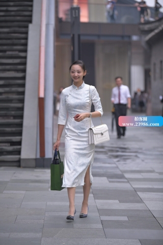 街拍典雅新中式旗袍少fu