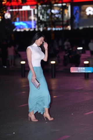 浅蓝色群丰满美女