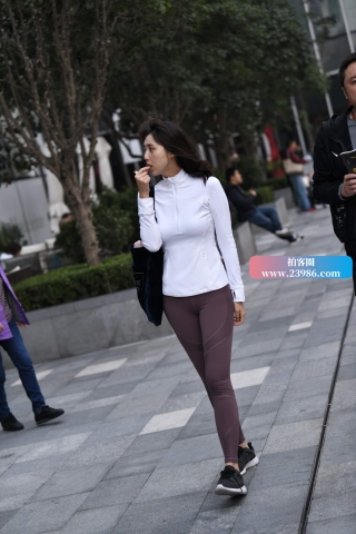 气质瑜伽裤美女