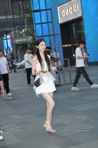 夜拍甜美型气质小清新女孩【原图+视频】