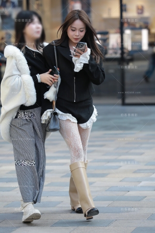 白网袜热裤美女