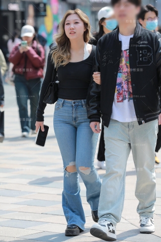 丰韵牛仔裤美女