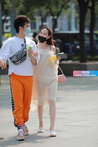 白色抹胸雪纺裙女友