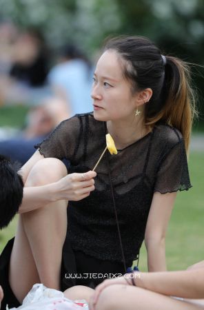 相当骨感的漂亮女生