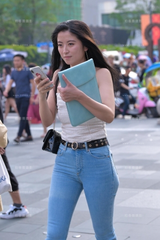 【视觉冲击赛贴】圆润紧牛，小姐姐